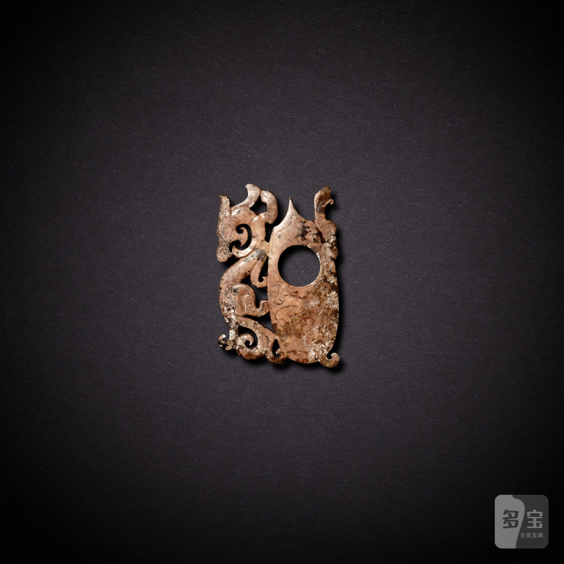 A celadon jade 'dragon' archer's ring, Han dynasty | 漢 青玉龍紋韘形珮